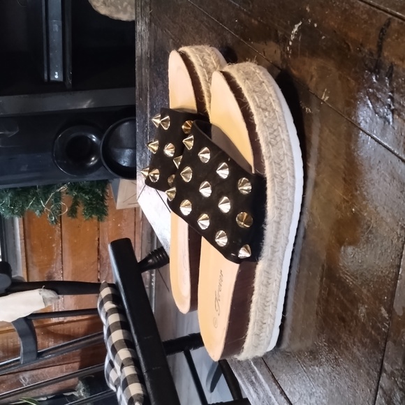 Slip-ons - Picture 2 of 4